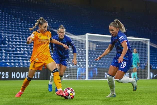 London, England, October 8th 2024: Olga Carmona (7 Real Madrid) receives pressure from Johanna Rytting Kaneryd (19 Chelsea) and Lucy Bronze (22 Chelsea) during the UEFA Womens Champions League game between Chelsea and Real Madrid at Stamford Bridge in London, England (Alexander Canillas SPP) Copyright: xAlexanderxCanillas SPPx spp-en-AlCa-0V1A0756