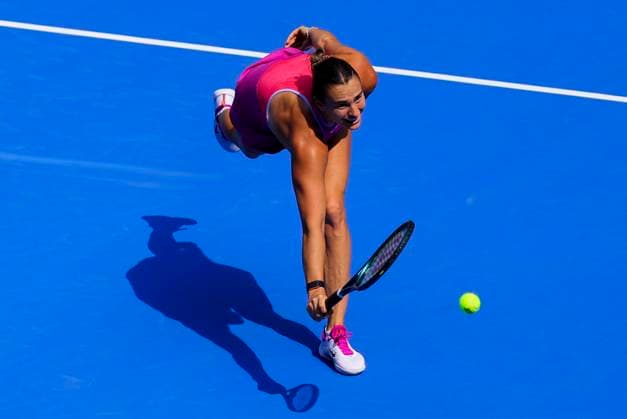 Tennis, WTA-Turnier in Wuhan WUHAN, CHINA - OCTOBER 09: Aryna Sabalenka of Belarus hits a return in the Women s Singles Round of 32 match against Katerina Siniakova of Czech Republic on day five of 2024 Wuhan Open at Optics Valley International Tennis Center on October 9, 2024 in Wuhan, Hubei Province of China.  Copyright: xVCGx 111522707673