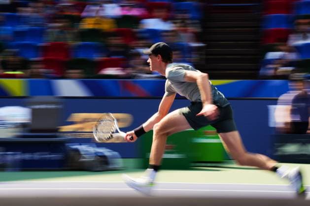 (241009) -- SHANGHAI, Oct. 9, 2024 -- Jannik Sinner competes during the men s singles round of 16 match between Jannik Sinner of Italy and Ben Shelton of the United States at the ATP, Tennis Herren World Tour Shanghai Masters tennis tournament in Shanghai, east China, Oct. 9, 2024. ) (SP)CHINA-SHANGHAI-TENNIS-ATP TOUR-SHANGHAI MASTERS(CN) XuxYanan 