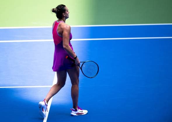 Tennis, WTA-Turnier in Wuhan (241009) -- WUHAN, Oct. 9, 2024 -- Aryna Sabalenka reacts during the women s singles round of 32 match between Aryna Sabalenka of Belarus and Katerina Siniakova of the Czech Republic at the 2024 Wuhan Open tennis tournament in Wuhan, capital of central China s Hubei Province, Oct. 9, 2024. ) (SP)CHINA-WUHAN-TENNIS-WUHAN OPEN-WOMEN S SINGLES(CN) XiaoxYijiu 