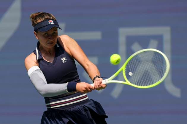 Tennis, WTA-Turnier in Wuhan WUHAN, CHINA - OCTOBER 09: Barbora Krejcikova of Czech Republic competes in the Women s Singles Round of 32 match against Hailey Baptiste of United States on day five of 2024 Wuhan Open at Optics Valley International Tennis Center on October 9, 2024 in Wuhan, Hubei Province of China.  Copyright: xVCGx 111522698241