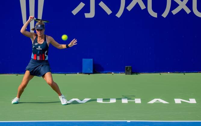 (241009) -- WUHAN, Oct. 9, 2024 -- Magdalena Frech hits a return during the women s singles round of 32 match between Magdalena Frech of Poland and Emma Navarro of the United States at the 2024 Wuhan Open tennis tournament in Wuhan, capital of central China s Hubei Province, Oct. 9, 2024. ) (SP)CHINA-WUHAN-TENNIS-WUHAN OPEN-WOMEN S SINGLES(CN) HuxJingwen 