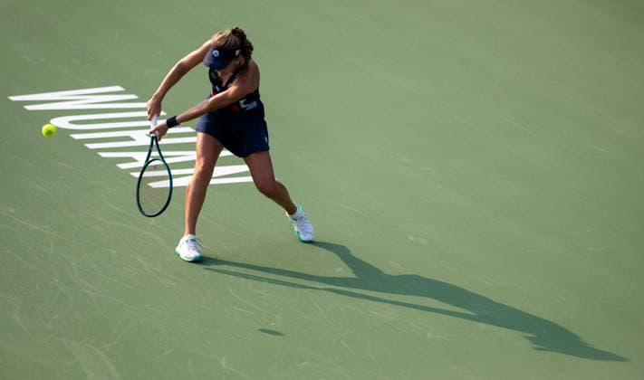 (241009) -- WUHAN, Oct. 9, 2024 -- Magdalena Frech hits a return during the women s singles round of 32 match between Magdalena Frech of Poland and Emma Navarro of the United States at the 2024 Wuhan Open tennis tournament in Wuhan, capital of central China s Hubei Province, Oct. 9, 2024. ) (SP)CHINA-WUHAN-TENNIS-WUHAN OPEN-WOMEN S SINGLES(CN) HuxJingwen 
