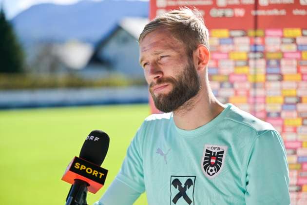 Sport Bilder des Tages Fußball, Nationalteam Österreich Training SOCCER - NL, AUT vs KAZ WINDISCHGARSTEN,AUSTRIA,09.OCT.24 - SOCCER - UEFA Nations League, group stage, OEFB international match, Länderspiel, Nationalmannschaft Austria vs Kazakhstan, preview, training Team AUT. Image shows Konrad Laimer (AUT) during an intervew. GEPAxpictures xChristianxMoser