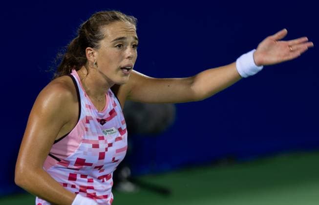 (241009) -- WUHAN, Oct. 9, 2024 -- Lucia Bronzetti reacts during the women s singles round of 32 match between Wang Xinyu of China and Lucia Bronzetti of Italy at the 2024 Wuhan Open tennis tournament in Wuhan, capital of central China s Hubei Province, Oct. 9, 2024. ) (SP)CHINA-WUHAN-TENNIS-WUHAN OPEN-WOMEN S SINGLES(CN) HuxJingwen 