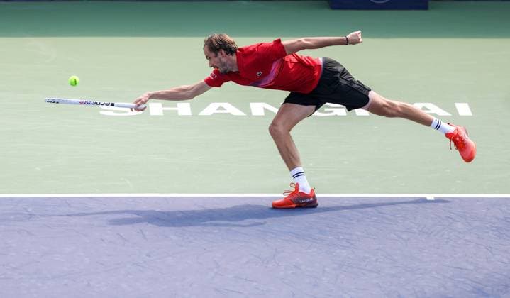 (241009) -- SHANGHAI, Oct. 9, 2024 -- Daniil Medvedev hits a return during the men s singles round of 16 match between Daniil Medvedev of Russia and Stefanos Tsitsipas of Greece at the ATP, Tennis Herren World Tour Shanghai Masters tennis tournament in Shanghai, east China, Oct. 9, 2024. ) (SP)CHINA-SHANGHAI-TENNIS-ATP TOUR-SHANGHAI MASTERS(CN) BaixXuefei 