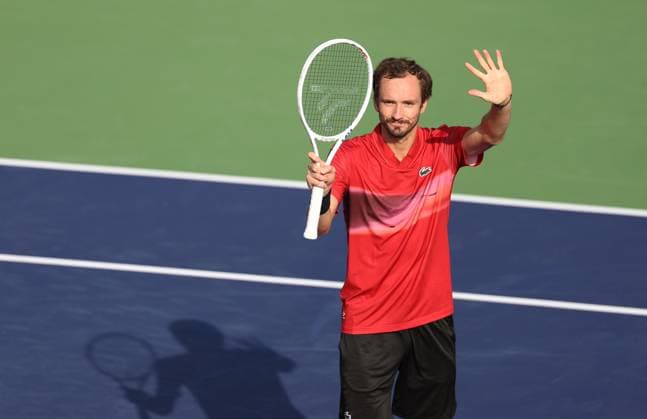 (241009) -- SHANGHAI, Oct. 9, 2024 -- Daniil Medvedev waves after the men s singles round of 16 match between Daniil Medvedev of Russia and Stefanos Tsitsipas of Greece at the ATP, Tennis Herren World Tour Shanghai Masters tennis tournament in Shanghai, east China, Oct. 9, 2024. ) (SP)CHINA-SHANGHAI-TENNIS-ATP TOUR-SHANGHAI MASTERS(CN) BaixXuefei 