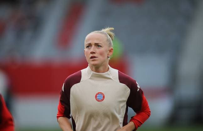 Munich, Germany, 09 October 2024 Football, Women, Champions League, Matchday 1, Season 2024 2025, FC Bayern Munich FC Arsenal, Campus Lea Schüller Schueller FC Bayern Munich Head, Upper body during warm-up