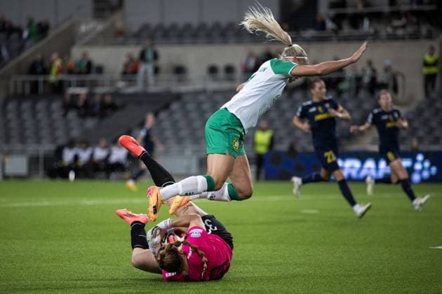241009 Goalkeeper Carina Schluter of St Pölten and Stina Lennartsson of Hammarby during the UEFA Women s Champions League football match between Hammarby and St Pölten on October 9, 2024 in Stockholm Photo Kenta Jönsson BILDBYRAN COP 210 KJ0195 fotboll football soccer fotball champions league hammarby st pölten dam bbeng bbauto  Copyright: KENTAxJÖNSSON BB241009KJ025