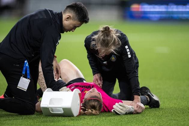 241009 Goalkeeper Carina Schluter of St Pölten receives medical attention during the UEFA Women s Champions League football match between Hammarby and St Pölten on October 9, 2024 in Stockholm Photo Kenta Jönsson BILDBYRAN COP 210 KJ0195 fotboll football soccer fotball champions league hammarby st pölten dam bbeng bbauto  Copyright: KENTAxJÖNSSON BB241009KJ028