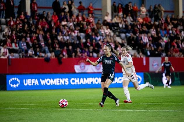 Lia Waelti FC Arsenal, 13 in duel with Sydney Lohmann FC Bayern Muenchen, 12 , GER, FC Bayern Muenchen vs Arsenal WFC, Football UEFA Women™s Champions League, Group C, Matchday 1, Season 2024 2025, 09 10 2024 GER, FC Bayern Muenchen vs Arsenal WFC, Football UEFA Women™s Champions League, Matchday 1, Season 2024 2025, 09 10 2024 Muenchen Copyright: xEibner-Pressefoto Memmlerx EP_MMR
