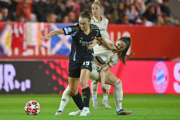 Caitlin FOORD ARS , action,duel against Sarah ZADRAZIL FCB , FC Bayern Muenchen FC Arsenal Womens Champions League on 09 10 2024 FC BAYERN CAMPUS