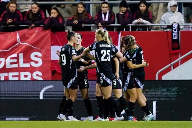 Munich, Germany, October 9th 2024: Mariona Caldentey (8 Arsenal) celebrates with teammates after scoring her teams first goal during the UEFA Womens Champions League Group stage football match between FC Bayern Munich and Arsenal FC at FC Bayern Campus in Munich, Germany. (Daniela Porcelli SPP) Copyright: xDanielaxPorcellix xSPPx spp-en-DaPoSp-20241009-_DP13583