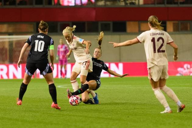 Pernille Harder (21 FC Bayern Munich) and Lia Walti (13 Arsenal) during the UEFA Womens Champions League group stage match between FC Bayern Munich and Arsenal at FC Bayern Campus in Munich, Germany. (Sven Beyrich SPP) Copyright: xSvenxBeyrich SPPx spp-en-SvBe-20241009-D4S_0699