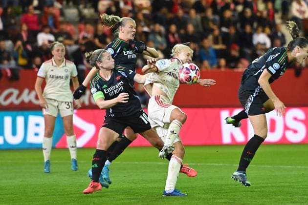 from left Kim LITTLE ARS and Conida PANEDES ARS , action, duel against Pernile HARDER FCB , FC Bayern Muenchen FC Arsenal Womens Champions League on 09 10 2024 FC BAYERN CAMPUS