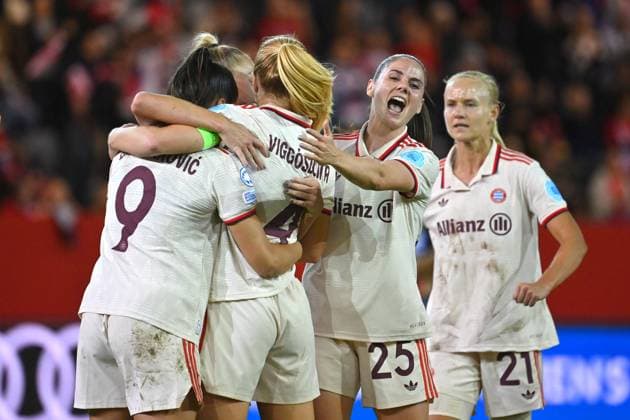 collective goal celebration around Glodis Perla VIGGOSDOTTIR FCB,4 after goal to 1 1 with Jovana DAMNJANOVIC FCB , re Sarah ZADRAZIL FCB , Pernile HARDER FCB , cheering,joy,enthusiasm,action FC Bayern Muenchen FC Arsenal Womens Champions League on 09 10 2024 FC BAYERN CAMPUS
