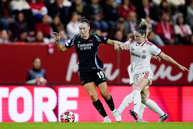Munich, Germany, October 9th 2024: Caitlin Foord (19 Arsenal) and Sarah Zadrazil (25 FC Bayern Munich) battle for the ball (duel) during the UEFA Womens Champions League Group stage football match between FC Bayern Munich and Arsenal FC at FC Bayern Campus in Munich, Germany. (Daniela Porcelli SPP) Copyright: xDanielaxPorcellix xSPPx spp-en-DaPoSp-20241009-_DP13524