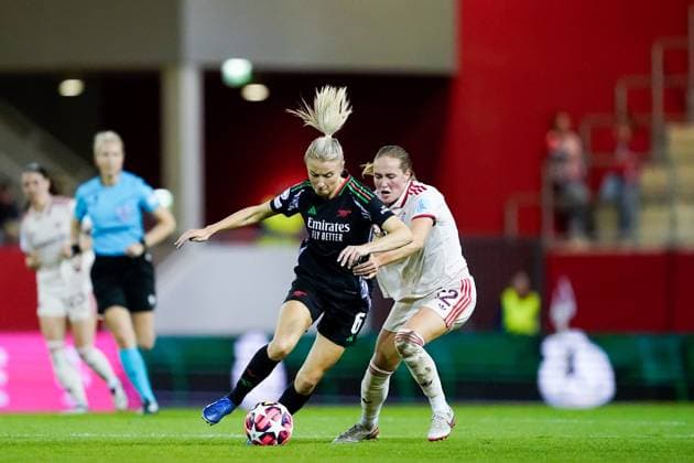 Munich, Germany, October 9th 2024: Leah Williamson (6 Arsenal) and Magou Doucoure (22 FC Bayern Munich) battle for the ball (duel) during the UEFA Womens Champions League Group stage football match between FC Bayern Munich and Arsenal FC at FC Bayern Campus in Munich, Germany. (Daniela Porcelli SPP) Copyright: xDanielaxPorcellix xSPPx spp-en-DaPoSp-20241009-_DP13553