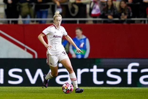 Munich, Germany, October 9th 2024: Carolin Simon (30 FC Bayern Munich) controls the ball during the UEFA Womens Champions League Group stage football match between FC Bayern Munich and Arsenal FC at FC Bayern Campus in Munich, Germany. (Daniela Porcelli SPP) Copyright: xDanielaxPorcellix xSPPx spp-en-DaPoSp-20241009-_DP13570