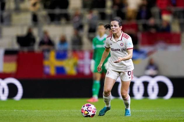 Munich, Germany, October 9th 2024: Tuva Hansen (6 FC Bayern Munich) controls the ball during the UEFA Womens Champions League Group stage football match between FC Bayern Munich and Arsenal FC at FC Bayern Campus in Munich, Germany. (Daniela Porcelli SPP) Copyright: xDanielaxPorcellix xSPPx spp-en-DaPoSp-20241009-_DP13588