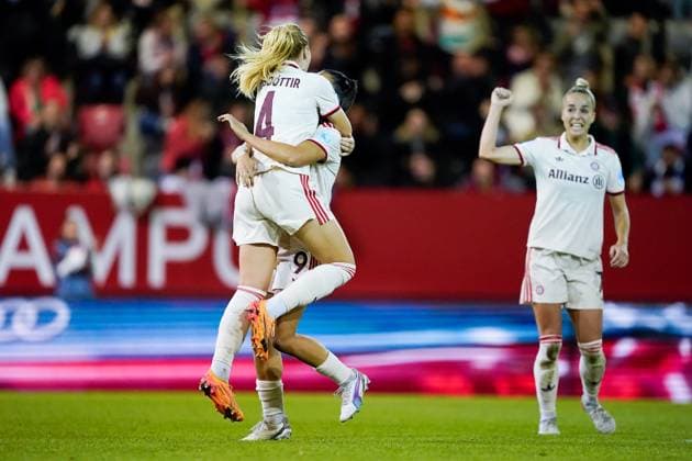 Munich, Germany, October 9th 2024: Glodis Viggosdottir (4 FC Bayern Munich) celebrates with teammates after scoring her teams first goal during the UEFA Womens Champions League Group stage football match between FC Bayern Munich and Arsenal FC at FC Bayern Campus in Munich, Germany. (Daniela Porcelli SPP) Copyright: xDanielaxPorcellix xSPPx spp-en-DaPoSp-20241009-_DP13653