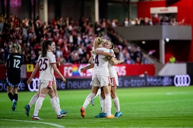 Glodis Perla Viggosdottir FC Bayern Muenchen, 04 , Georgia Stanway FC Bayern Muenchen, 31 celebrating the goal for 1 1, GER, FC Bayern Muenchen vs Arsenal WFC, Football UEFA Women™s Champions League, Group C, Matchday 1, 2024 2025 season, 09 10 2024 GER, FC Bayern Muenchen vs Arsenal WFC, Football UEFA Women™s Champions League, Matchday 1, 2024 2025 season, 09 10 2024 Muenchen Copyright: xEibner-Pressefoto Memmlerx EP_MMR