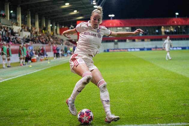 Giulia Gwinn 7 FC Bayern in action at the UEFA Womens Champions League match FC Bayern Munich Arsenal Women Football Club on 09 10 2024