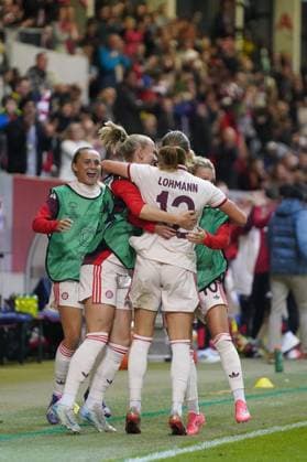 Lea Schüller 11 Bayern , Linda Dallmann 10 FC Bayern and Sydney Lohmann 12 FC Bayern celebrate the 2-1 goal during the UEFA Womens Champions League match FC Bayern Munich Arsenal Women Football Club on 09 10 2024