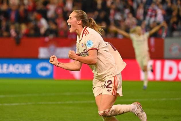 Goal celebration Sydney LOHMANN FCB after goal to 2 1,cheering,joy,enthusiasm,action FC Bayern Muenchen FC Arsenal Womens Champions League on 09 10 2024 FC BAYERN CAMPUS