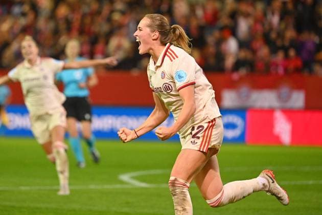 Goal celebration Sydney LOHMANN FCB after goal to 2 1,cheering,joy,enthusiasm,action FC Bayern Muenchen FC Arsenal Womens Champions League on 09 10 2024 FC BAYERN CAMPUS
