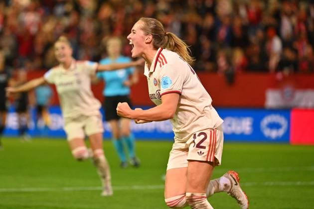 Goal celebration Sydney LOHMANN FCB after goal to 2 1,cheering,joy,enthusiasm,action FC Bayern Muenchen FC Arsenal Womens Champions League on 09 10 2024 FC BAYERN CAMPUS