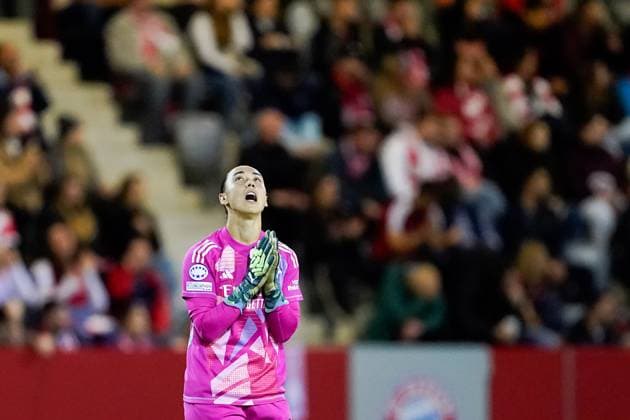 Munich, Germany, October 9th 2024: Goalkeeper Manuela Zinsberger (1 Arsenal) reacts after her team missed a chance during the UEFA Womens Champions League Group stage football match between FC Bayern Munich and Arsenal FC at FC Bayern Campus in Munich, Germany. (Daniela Porcelli SPP) Copyright: xDanielaxPorcellix xSPPx spp-en-DaPoSp-20241009-_DP13488