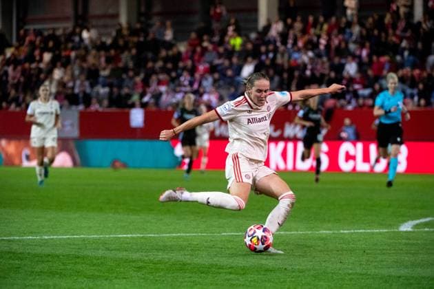 Sydney Lohmann FC Bayern Muenchen, 12 scores the goal for 2 1, GER, FC Bayern Muenchen vs Arsenal WFC, Football UEFA Women™s Champions League, Group C, Matchday 1, 2024 2025 season, 09 10 2024 GER, FC Bayern Muenchen vs Arsenal WFC, Football UEFA Women™s Champions League, Matchday 1, 2024 2025 season, 09 10 2024 Muenchen Copyright: xEibner-Pressefoto Memmlerx EP_MMR