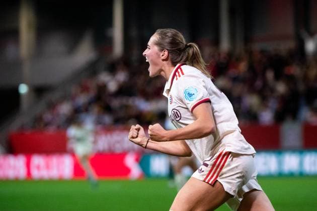 Sydney Lohmann FC Bayern Muenchen, 12 celebrates the goal for 2 1, GER, FC Bayern Muenchen vs Arsenal WFC, Football UEFA Women™s Champions League, Group C, Matchday 1, 2024 2025 season, 09 10 2024 GER, FC Bayern Muenchen vs Arsenal WFC, Football UEFA Women™s Champions League, Matchday 1, 2024 2025 season, 09 10 2024 Muenchen Copyright: xEibner-Pressefoto Memmlerx EP_MMR