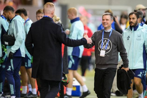 Soccer, UEFA Womens Champions League, 20241009, FC Bayern Munich Arsenal WFC In the picture from l coach of Arsenal WFC Jonas EIDEVALL, äcoach of FC Bayern Munich Women Alexander STRAUS Munich FC Bayern Campus Bayern Germany Copyright: Passion2Press MarkusxFischerx