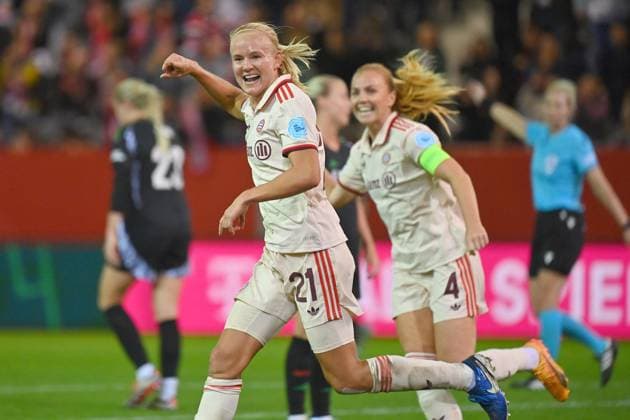 Goal celebration Pernile HARDER FCB after goal to 4 2, jubilation,joy,enthusiasm,action FC Bayern Muenchen FC Arsenal Womens Champions League on 09 10 2024 FC BAYERN CAMPUS