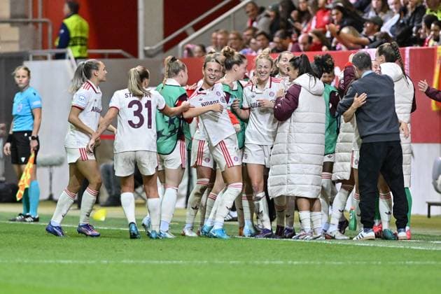 UEFA Womens s Champions League FC Bayern Munich Women Arsenal London Women 09 10 2024 FCB Women cheer after scoring 3 2 druch Pernille HARDER FCB 21 Freude Happy Tor Torschuetzin UEFA Womens Champions League FC Bayern Munich Women Arsenal London Women, FC Bayern Campus am 09 10 2024 Copyright: xBEAUTIFULxSPORTS Goldbergx