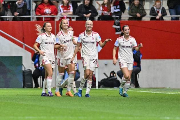 UEFA Womens s Champions League FC Bayern Munich Women Arsenal London Women 09 10 2024 FCB Women cheer after scoring 4 2 druch Pernille HARDER FCB 21 Freude Happy Tor Torschuetzin UEFA Womens Champions League FC Bayern Munich Women Arsenal London Women, FC Bayern Campus am 09 10 2024 Copyright: xBEAUTIFULxSPORTS Goldbergx
