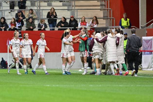 UEFA Womens s Champions League FC Bayern Munich Women Arsenal London Women 09 10 2024 FCB Women cheer after scoring 4 2 druch Pernille HARDER FCB 21 Freude Happy Tor Torschuetzin UEFA Womens Champions League FC Bayern Munich Women Arsenal London Women, FC Bayern Campus am 09 10 2024 Copyright: xBEAUTIFULxSPORTS Goldbergx