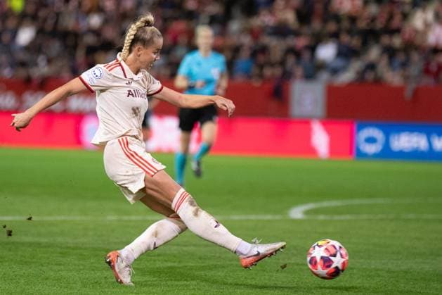 Giulia Gwinn 7 FC Bayern in action at the UEFA Womens Champions League match FC Bayern Munich Arsenal Women Football Club on 09 10 2024