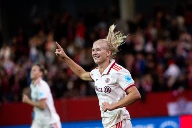 Pernille Harder FC Bayern Muenchen, 21 celebrates the goal for 5 2, GER, FC Bayern Muenchen vs Arsenal WFC, Football UEFA Women™s Champions League, Group C, Matchday 1, 2024 2025 season, 09 10 2024 GER, FC Bayern Muenchen vs Arsenal WFC, Football UEFA Women™s Champions League, Matchday 1, 2024 2025 season, 09 10 2024 Muenchen Copyright: xEibner-Pressefoto Memmlerx EP_MMR