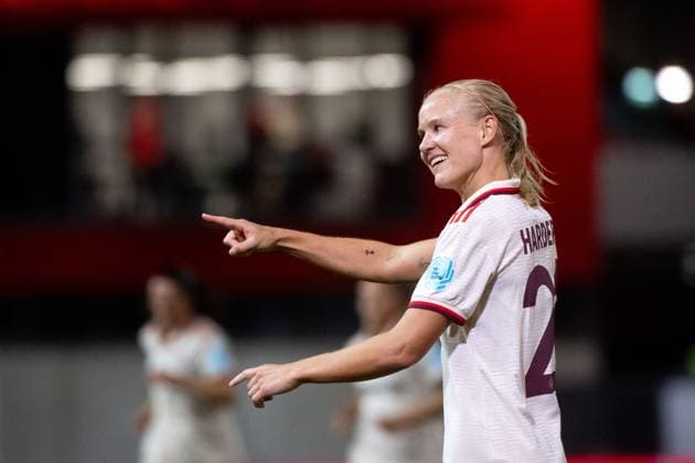 Pernille Harder FC Bayern Muenchen, 21 celebrates the goal for 5 2, GER, FC Bayern Muenchen vs Arsenal WFC, Football UEFA Women™s Champions League, Group C, Matchday 1, 2024 2025 season, 09 10 2024 GER, FC Bayern Muenchen vs Arsenal WFC, Football UEFA Women™s Champions League, Matchday 1, 2024 2025 season, 09 10 2024 Muenchen Copyright: xEibner-Pressefoto Memmlerx EP_MMR
