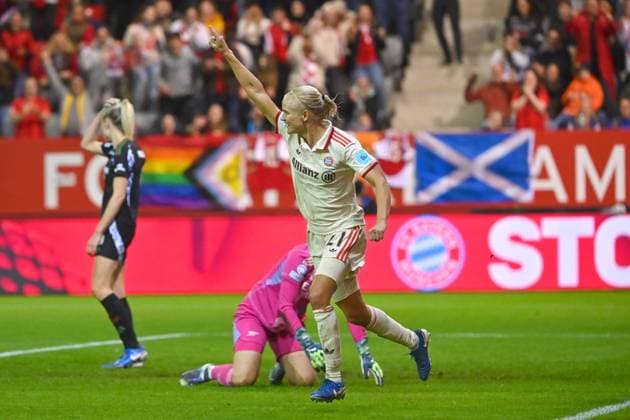 Goal celebration Pernile HARDER FCB after goal to 4 2, jubilation,joy,enthusiasm,action FC Bayern Muenchen FC Arsenal Womens Champions League on 09 10 2024 FC BAYERN CAMPUS