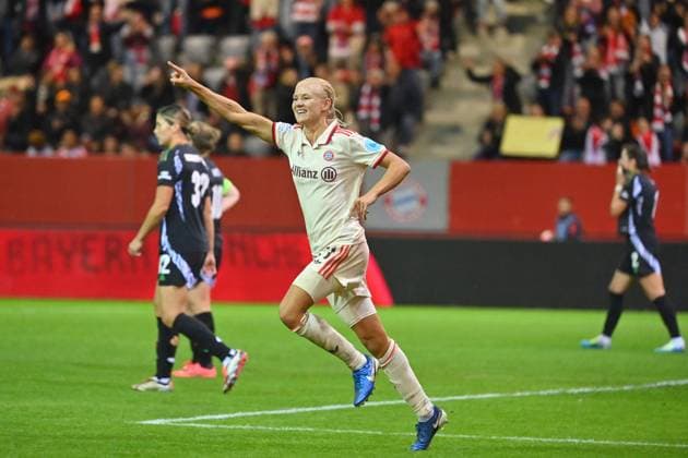 Goal celebration Pernile HARDER FCB after goal to 4 2, jubilation,joy,enthusiasm,action FC Bayern Muenchen FC Arsenal Womens Champions League on 09 10 2024 FC BAYERN CAMPUS