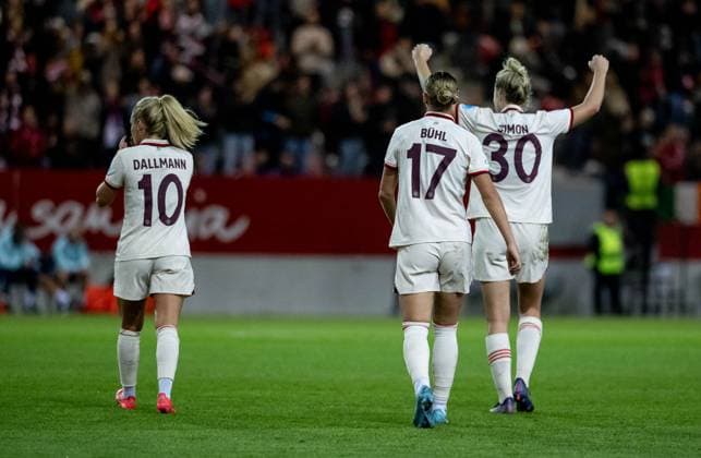 Linda Dallmann FC Bayern Muenchen Women, 10 , Carolin Simon FC Bayern Muenchen Women, 30 and Klara Buehl FC Bayern Muenchen Women, 17 celebrate the goal for 4 2 by Pernille Harder FC Bayern Muenchen Women, 21 , not pictured GER, FC Bayern Muenchen vs Arsenal WFC, Football, UEFA Womans Champions League, Group C, Matchday 1, Season 2024 2025, 09 10 2024 GER, FC Bayern Muenchen vs Arsenal WFC, Football, UEFA Womans Champions League, Group C, Matchday 1, Season 2024 2025, 09 10 2024 Muenchen Copyright: xEibner-Pressefoto HeikexFeinerx EP_HFR