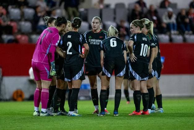 The Arsenal players are dismayed after conceding the fourth goal and discuss the next steps GER, FC Bayern Muenchen vs Arsenal WFC, Football, UEFA Womens Champions League, Group C, Matchday 1, 2024 2025 Season, 09 10 2024 GER, FC Bayern Muenchen vs Arsenal WFC, Football, UEFA Womens Champions League, Group C, Matchday 1, 2024 2025 Season, 09 10 2024 Muenchen Copyright: xEibner-Pressefoto HeikexFeinerx EP_HFR