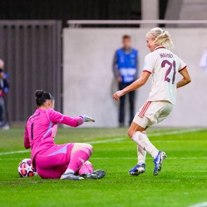 Pernille Harder 21, FC Bayern Munich and Zinsberger Manuela 1, FC Arsenal at the match FC Bayern Munich v FC Arsenal, Football, UEFA Women s Champions League 2024 2025, 1 Matchday on 09 10 2024 in Munich, FC Bayern Campus DFL and DFB regulations prohibit any use of photographs as image sequences and or quasi video Bayern Germany