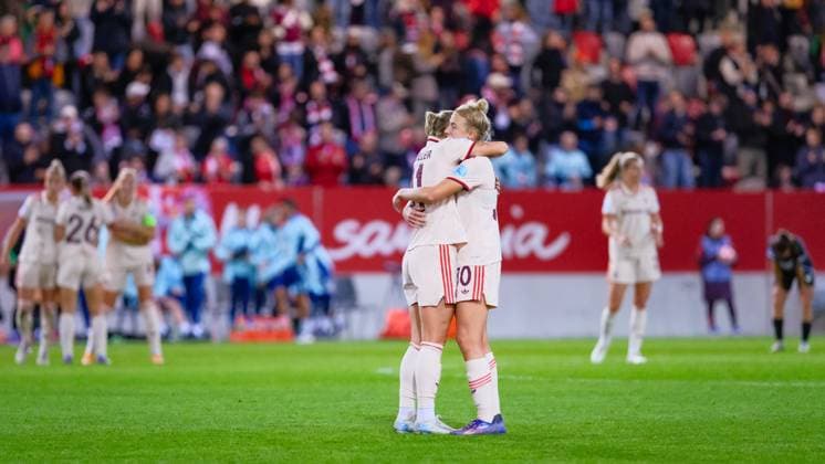 Carolin Simon 30, FC Bayern Munich and Lea Schüller 11, FC Bayern Munich celebrate the 5 2 victory at the match FC Bayern Munich v FC Arsenal, Football, UEFA Women s Champions League 2024 2025, 1 Matchday on 09 10 2024 in Munich, FC Bayern Campus DFL and DFB regulations prohibit any use of photographs as image sequences and or quasi video Bayern Germany