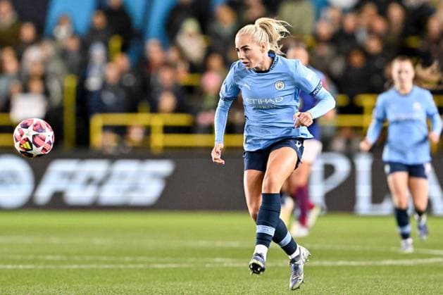 UEFA Women s Champions League - Group D - Manchester City v Barcelona Alex Greenwood of Manchester City Women crosses the ball during the UEFA Women s Champions League match - Group D - Manchester City vs Barcelona at Manchester City Academy Stadium, Manchester, United Kingdom, 9th October 2024 (Photo by Cody Froggatt News Images) Manchester Etihad Stadium Manchester United, ManU Kingdom Copyright: xCodyxFroggatt NewsxImagesx