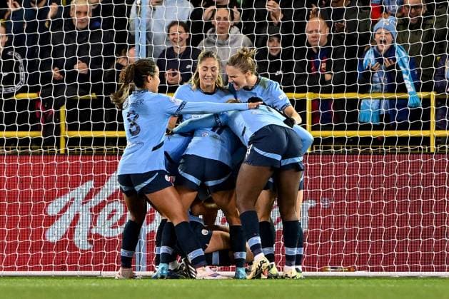 UEFA Women s Champions League - Group D - Manchester City v Barcelona Naomi Layzell of Manchester City Women celebrates her goal with teammates to make it 1-0 during the UEFA Women s Champions League match - Group D - Manchester City vs Barcelona at Manchester City Academy Stadium, Manchester, United Kingdom, 9th October 2024 (Photo by Cody Froggatt News Images) Manchester Etihad Stadium Manchester United, ManU Kingdom Copyright: xCodyxFroggatt NewsxImagesx